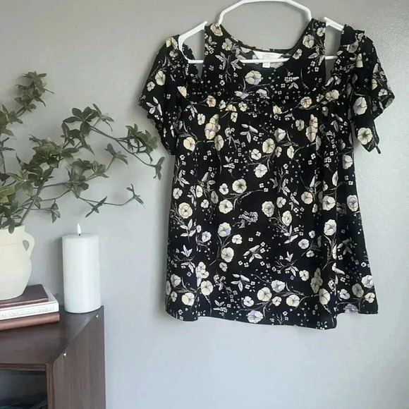 LC Lauren Conrad Women’s Ruffle Cold-Shoulder Top - Picture 2 of 6